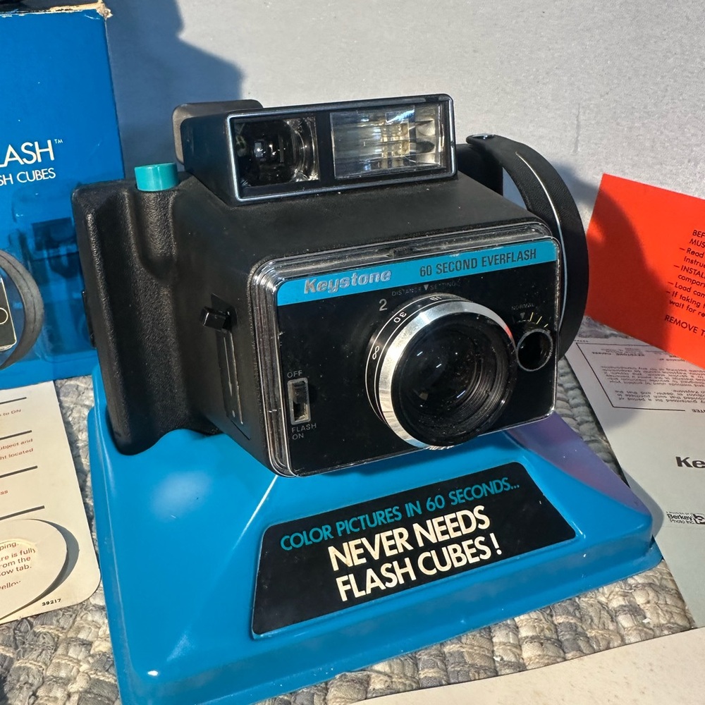 Keystone 60 second Everflash camera - Picture 2 of 2